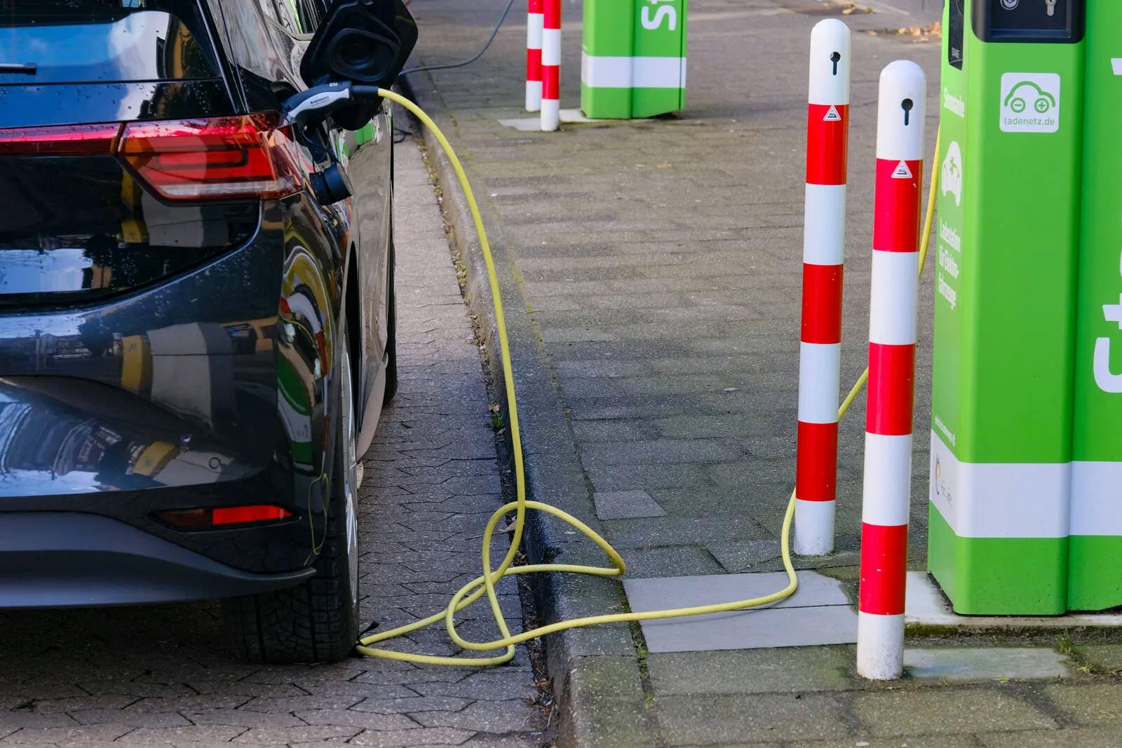 Regierung in Mecklenburg-Vorpommern bevorzugt Verbrenner gegenüber E-Autos