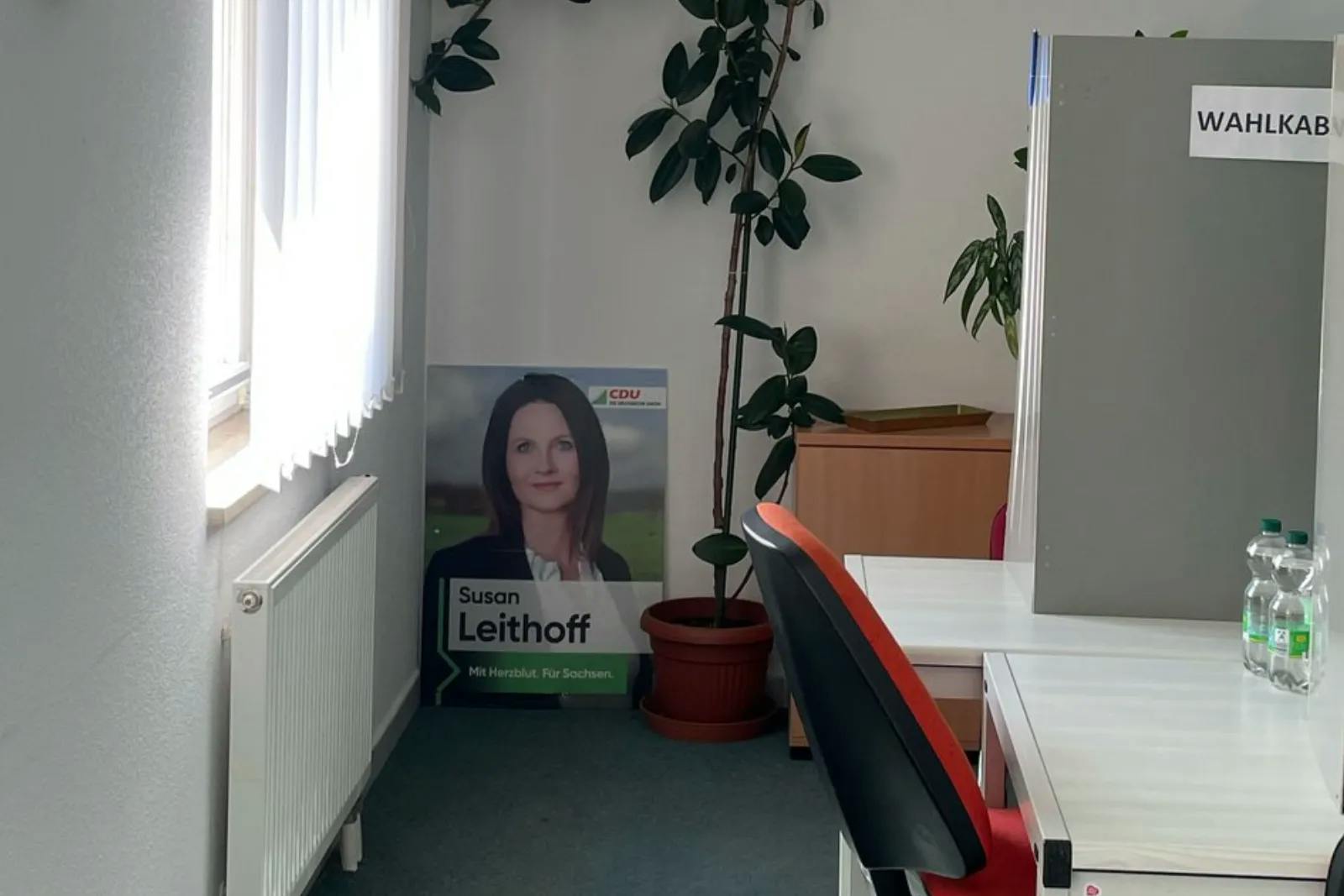 Vorwurf der Wahlmanipulation: CDU-Wahlplakat im Wahllokal entdeckt