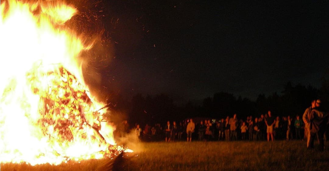 Osterfeuer: Heidnischer Brauch in christlichem Gewand?