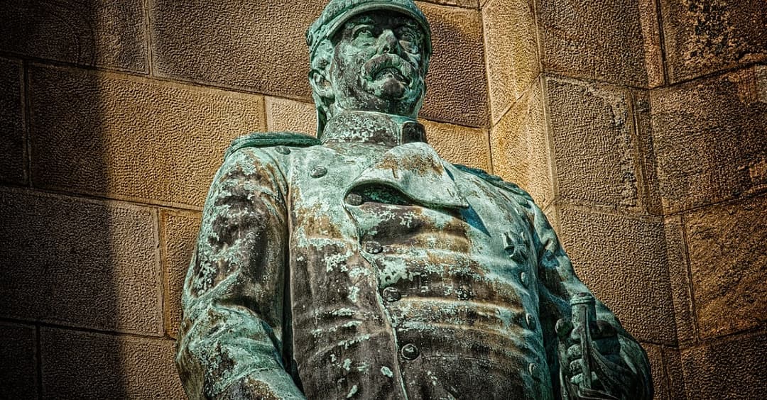 Linke Anschläge auf Denkmäler – revolutionär oder feig?