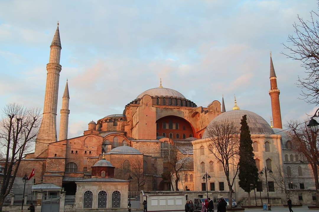 Tausende Muslime strömen zum Freitagsgebet an die Hagia Sophia