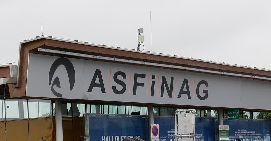 Nachhaltigkeit: ASFINAG testet Verkehrsschilder aus Holz