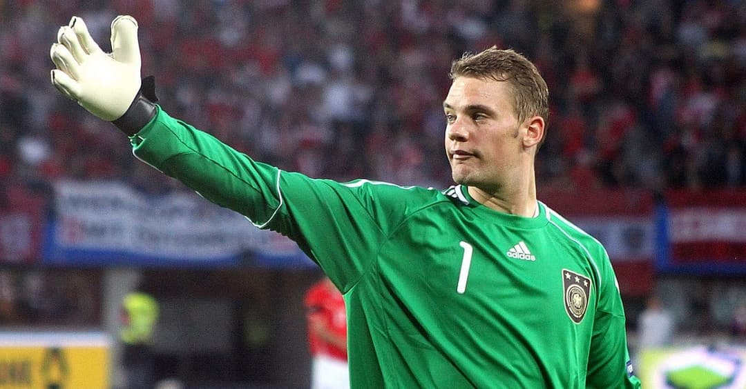 Regenbogen und Kniefall: Manuel Neuer begrüßt politische Statements