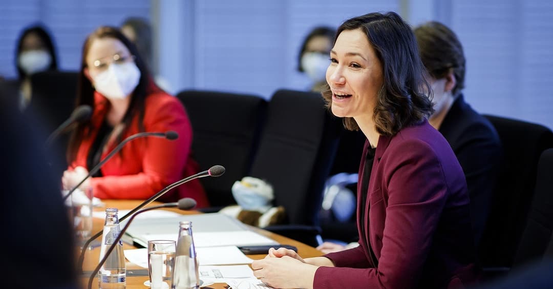 Urlaub trotz Flutkatastrophe: Familienministerin Spiegel tritt zurück