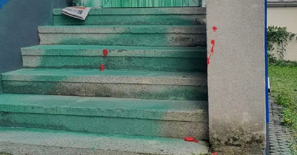 Linksextremer Anschlag und gratis Tampons