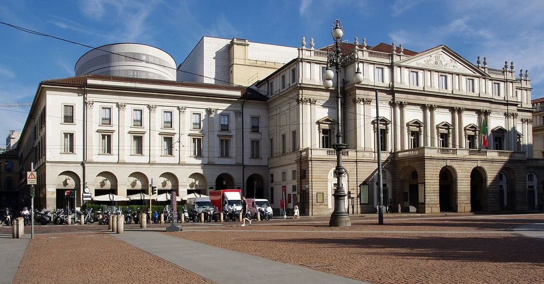 Klimaextremisten beschmieren Eingang der Mailänder Scala