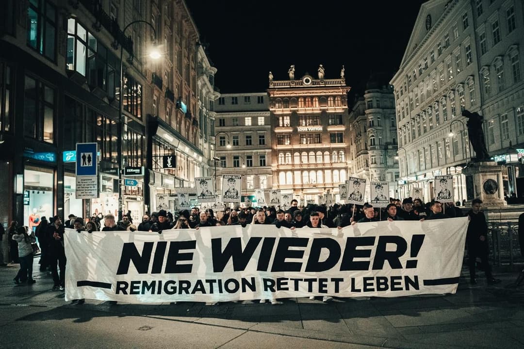 Nach Anschlag in Villach: Hunderte bei Trauerzug durch Wien