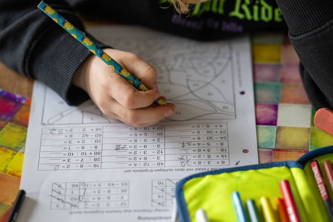 Für mehr Bildungsgerechtigkeit: Linke Autorin hilft Kind nicht bei Hausaufgaben