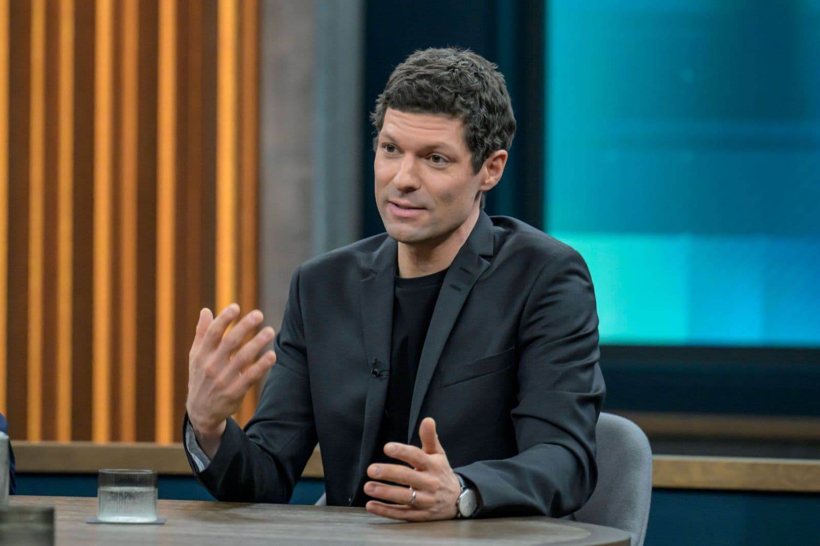 SZ-Journalist behauptet: „AfD beschäftigt rechte Schlägertrupps“