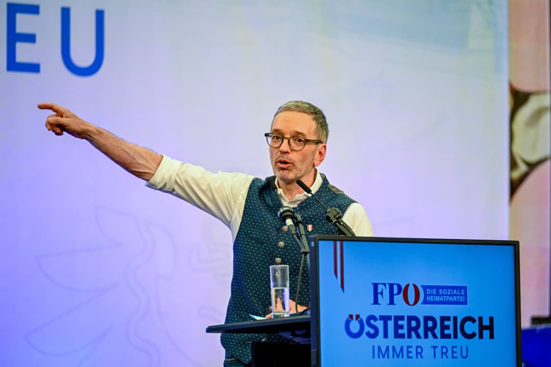 Umfrage: FPÖ unangefochten auf Platz eins, ÖVP rutscht weiter ab