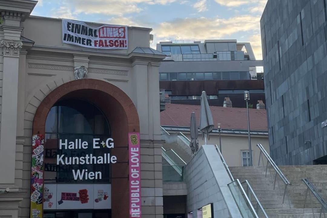 „Einmal links, immer falsch“: Identitärer Protest gegen linke Theaterveranstaltung