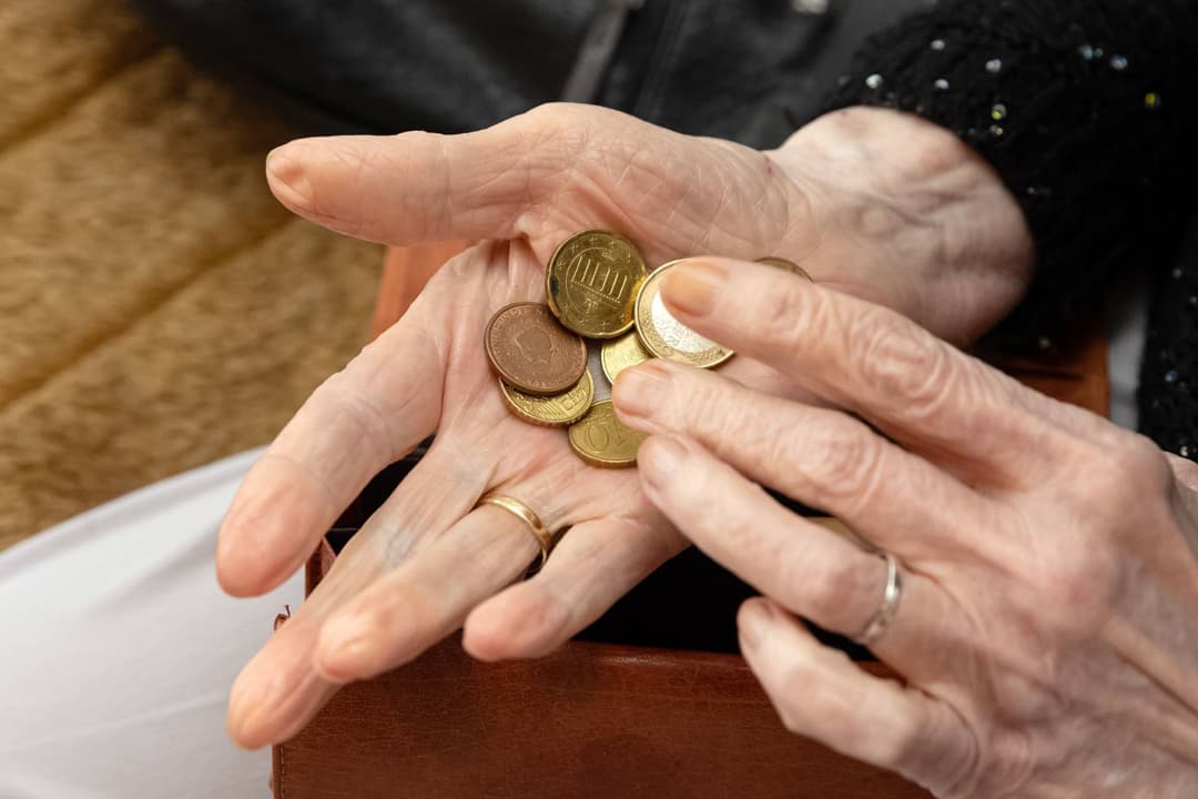 Vollversorgung vs. Altersarmut: Zwei Schicksale, ein Sozialstaat