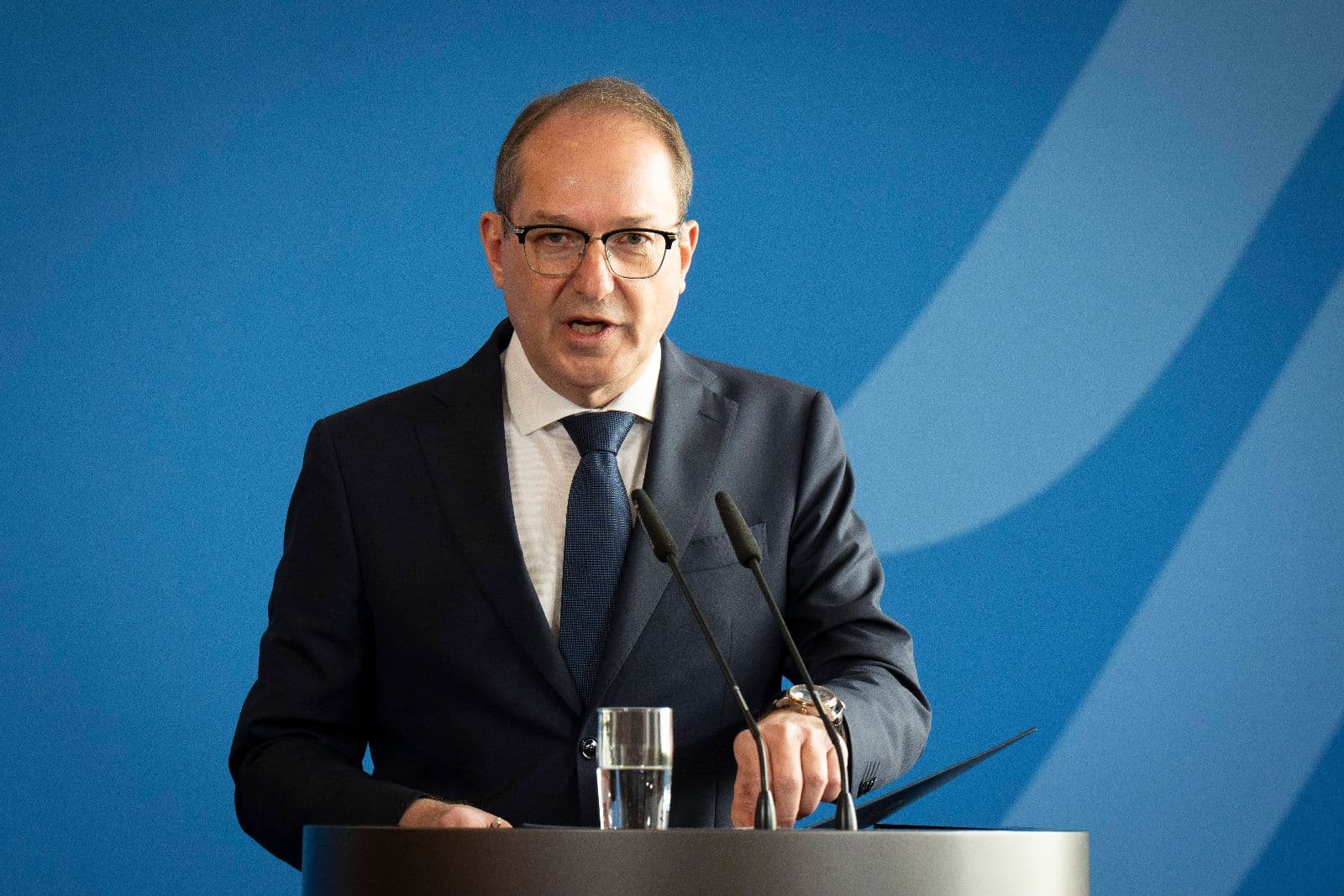 Klatsche für Dobrindt: Gericht stoppt Rückweisungen an der Grenze