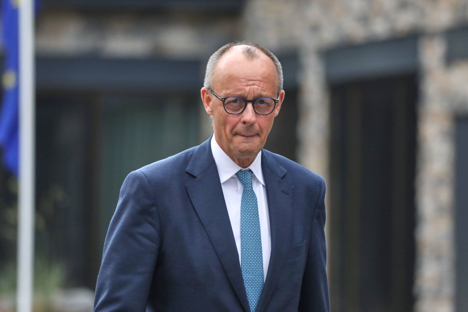 Merz könnte bis zu 700.000 Syrer abschieben, tut es aber nicht