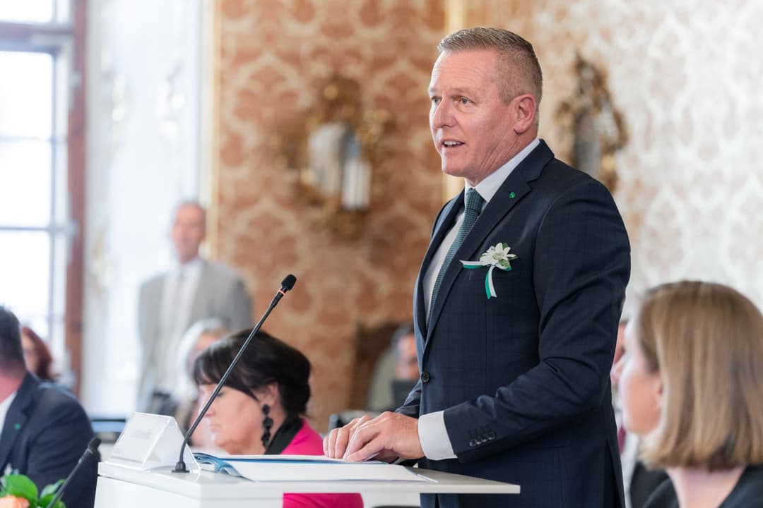 Steiermark: Schwarz-Blau führt Sachleistungskarte für Migranten ein