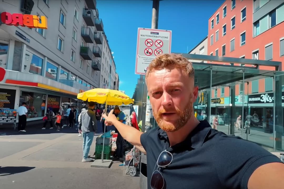 YouTuber besucht Wien – und wird von Migranten bedroht, weil er filmt