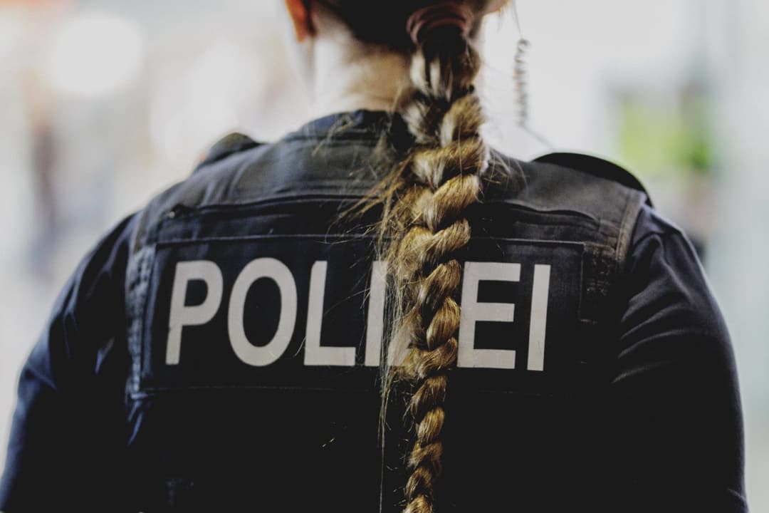 Wegen „Reifeverzögerung“: Keine Haft für Clan-Mitglied nach Prügelattacke auf Polizistin