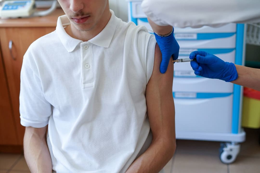 Studie belegt: Herzschäden nach Coronaimpfung bei jungen Männern häufiger