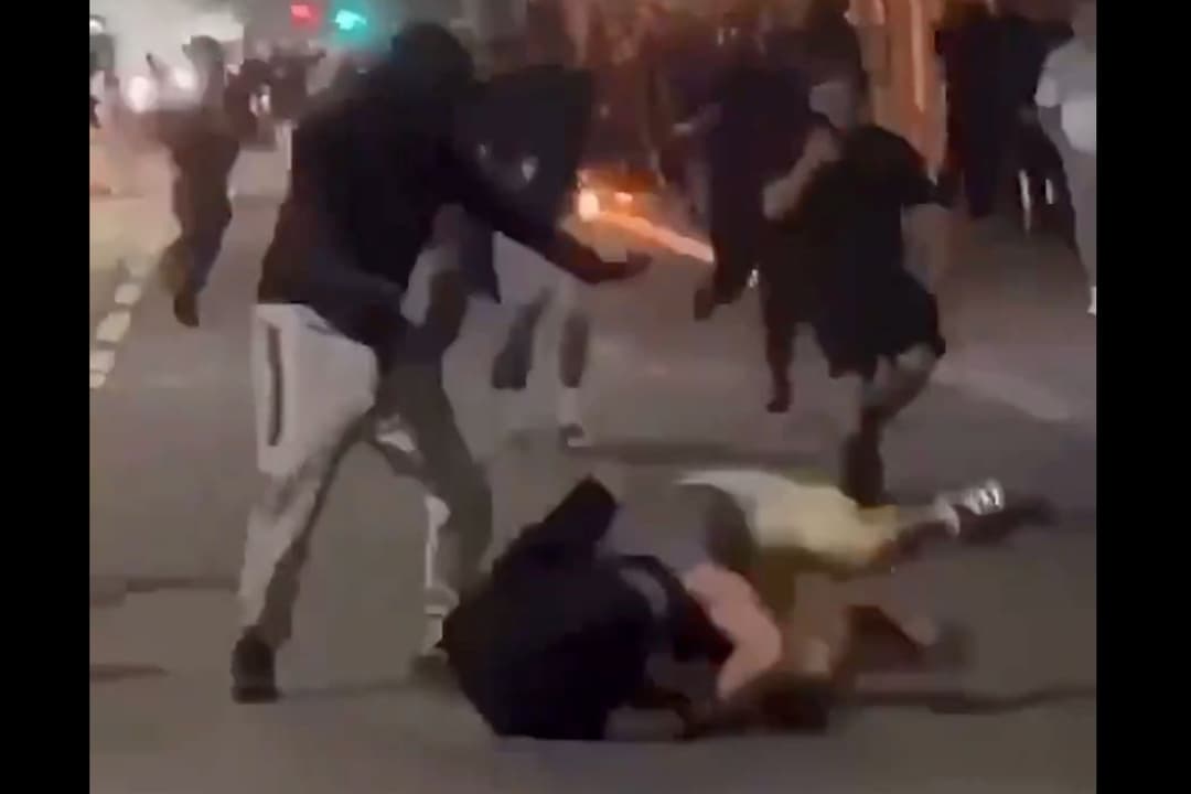 Lausanne: Video zeigt Mob-Angriff auf weißen Mann