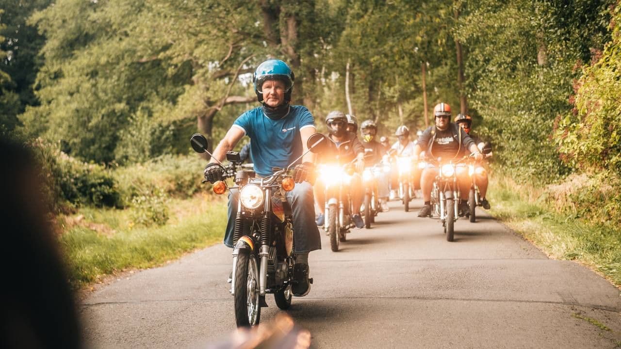 Beliebt beim Volk: Höcke begeistert Hunderte bei Simson-Tour