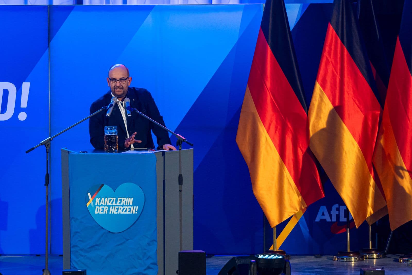 AfD Bayern im Chaos: Sechs Bezirksverbände drängen auf Neuwahl des Landesvorstandes