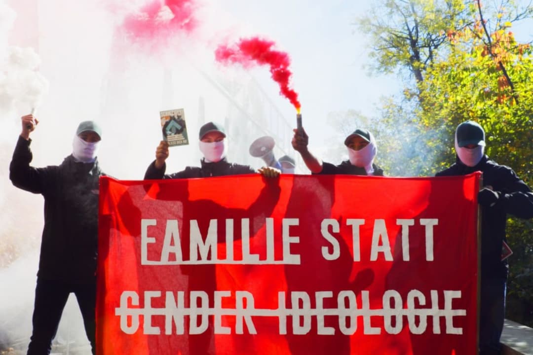 Schweiz: Droht Patrioten Haft wegen „Familie statt Genderideologie“-Banners?