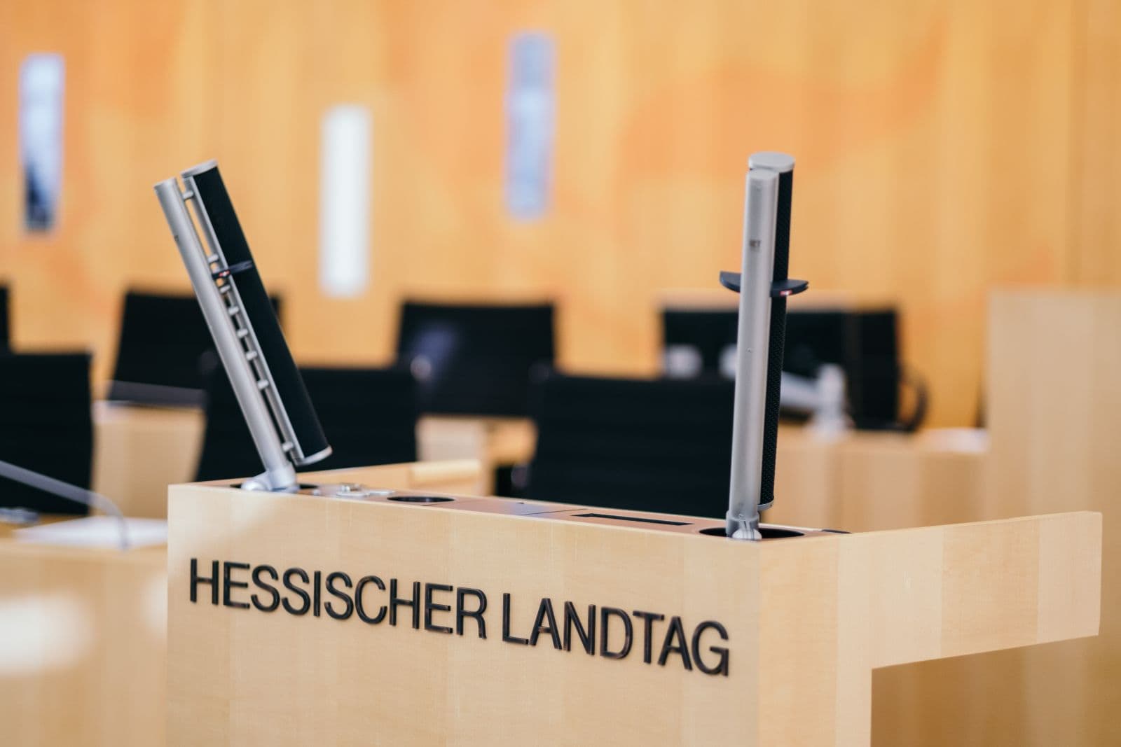 Gesetzesentwurf: AfD Hessen fordert Sicherheitsprüfung – und gefährdet die eigenen Mitarbeiter