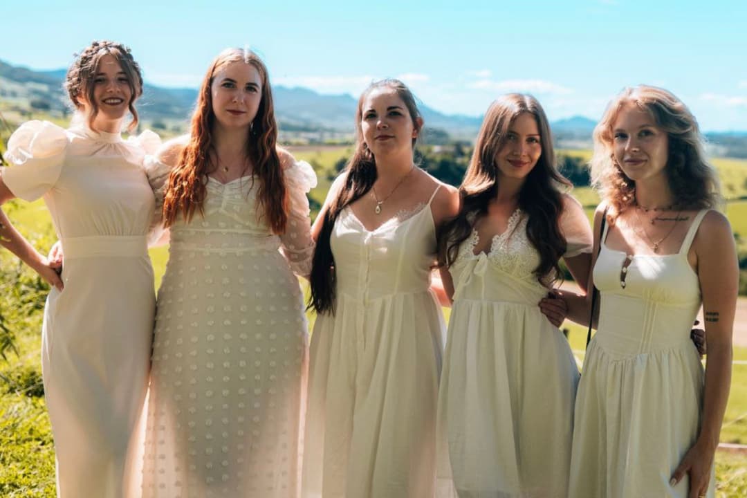 ÖRR-Schauspieler bedrängt rechte Frauengruppe mit obszönen und gehässigen Kommentaren