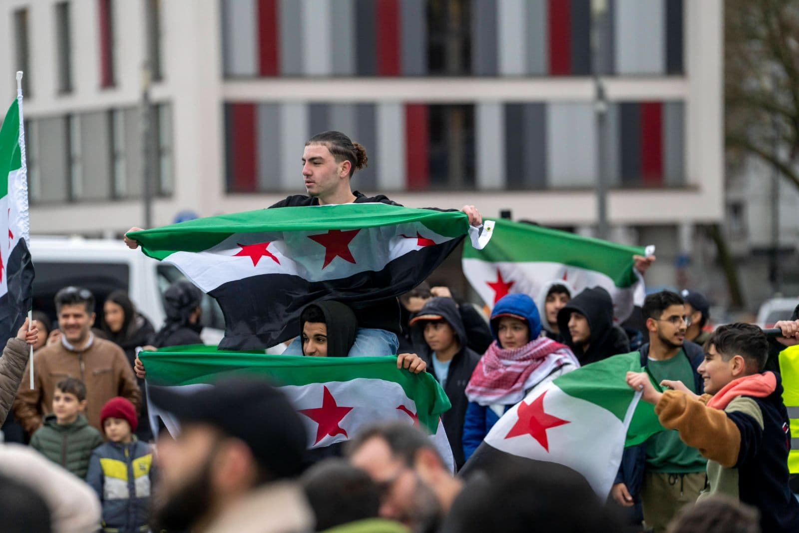 Nach Sturz von Assad: Nur 1.900 Syrer verlassen Deutschland, Zehntausende wollen bleiben