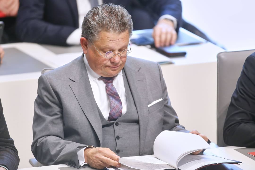 Steuergeldverschwendung pur: Niedersachsen pumpt Millionen in Dolmetscher-Chaos