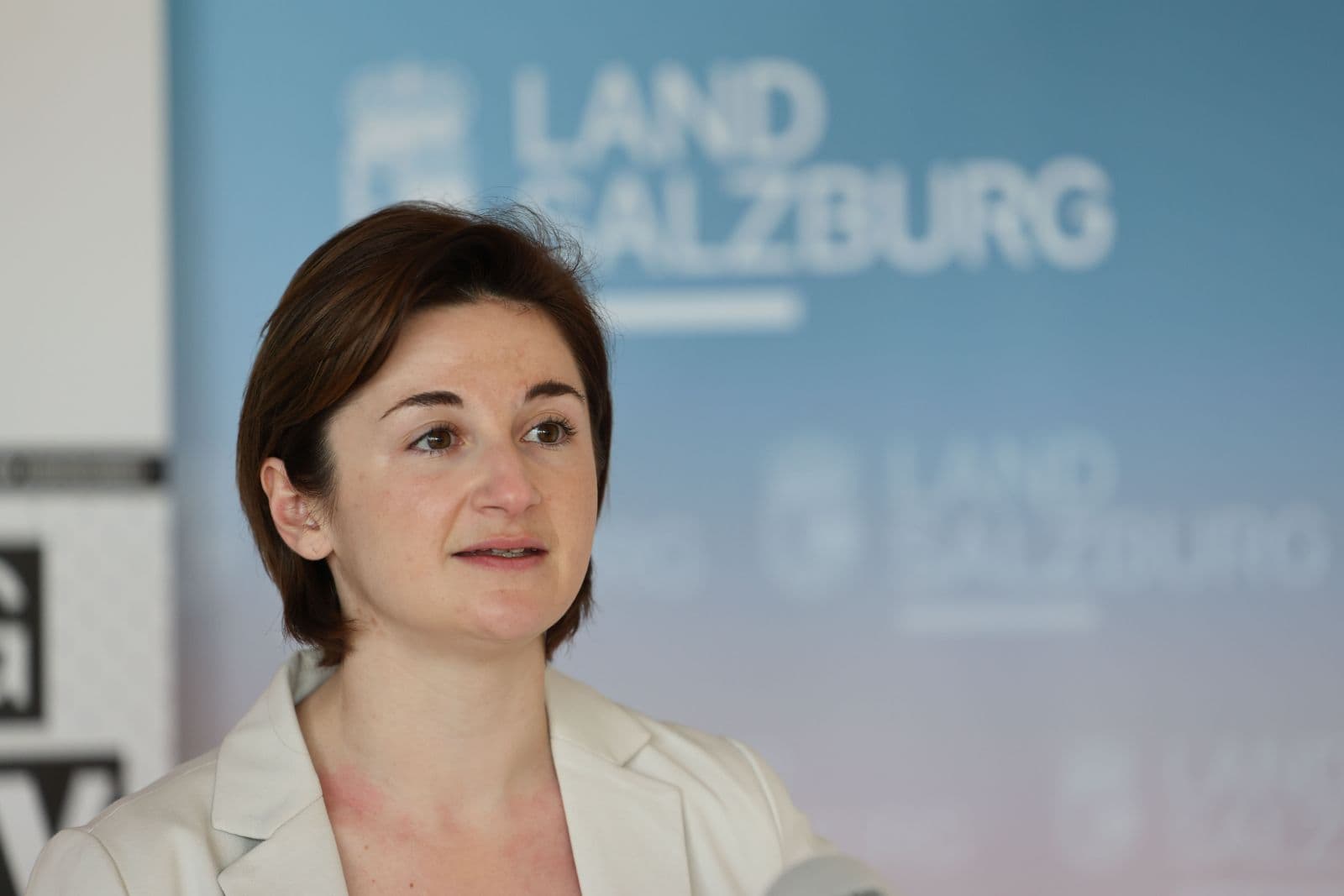 Salzburg: Schwarz-Blau streicht Asylwerbern Familienleistungen