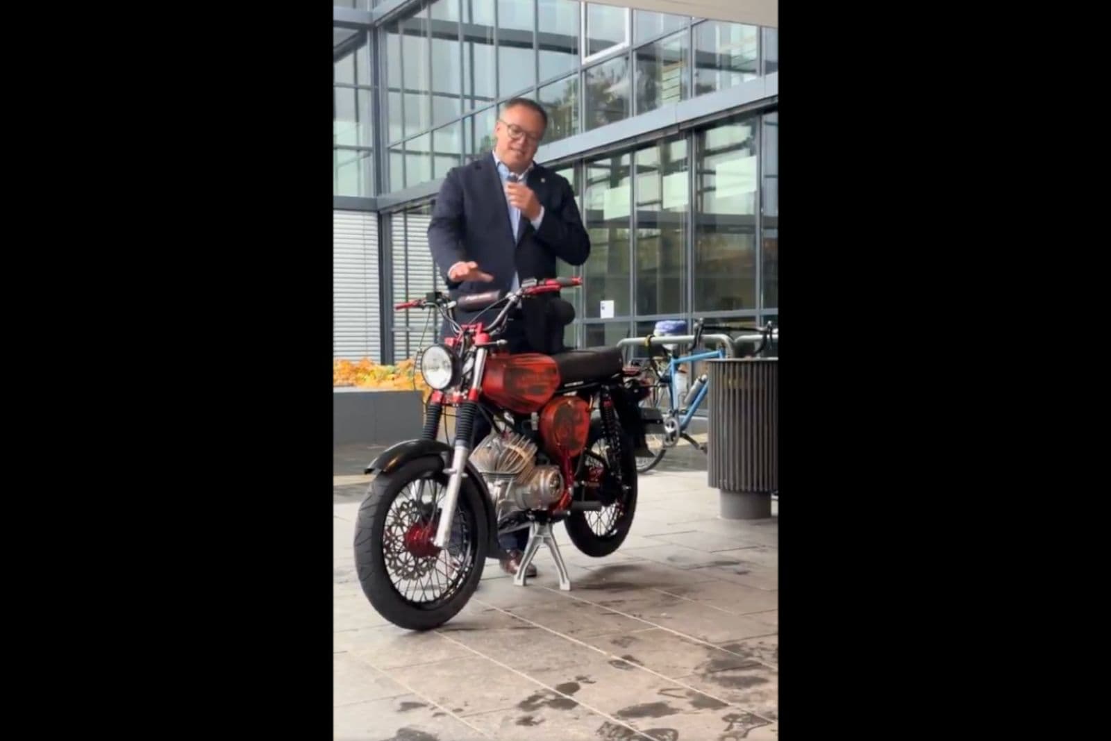 „Peinlich“: Thüringens CDU-Ministerpräsident Voigt kopiert Höcke mit Simson-Nostalgie