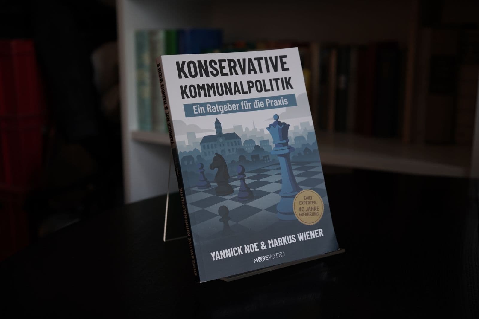 Zwischen Laternen und Leitbildern – „Konservative Kommunalpolitik“ von Yannick Noe
