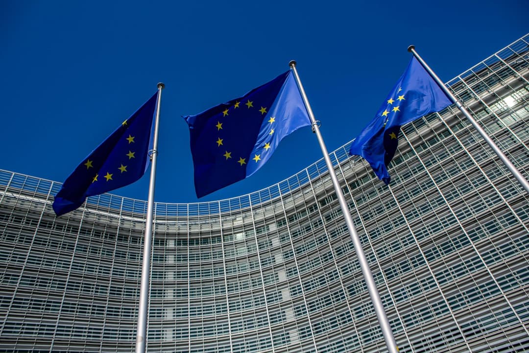 Brüssels Raubzug: Geld von Sparern soll grünen Umbau und Aufrüstung finanzieren