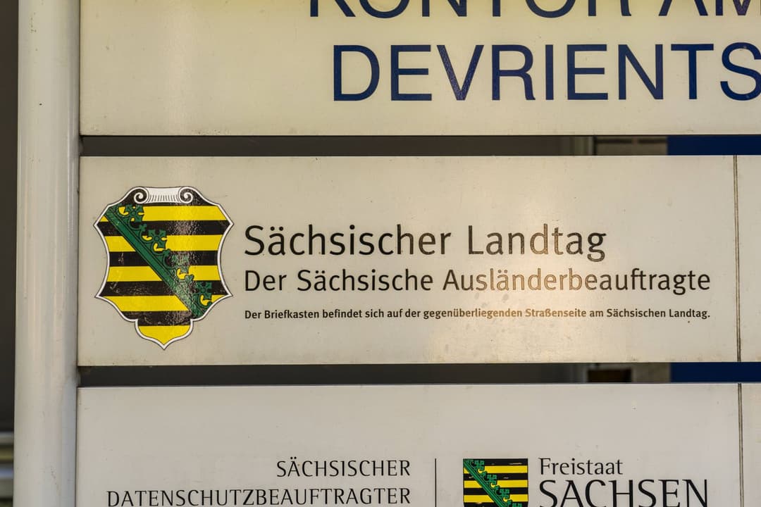 Rund eine halbe Million Euro für Doppelstrukturen: Sachsen hält am Ausländerbeauftragten fest