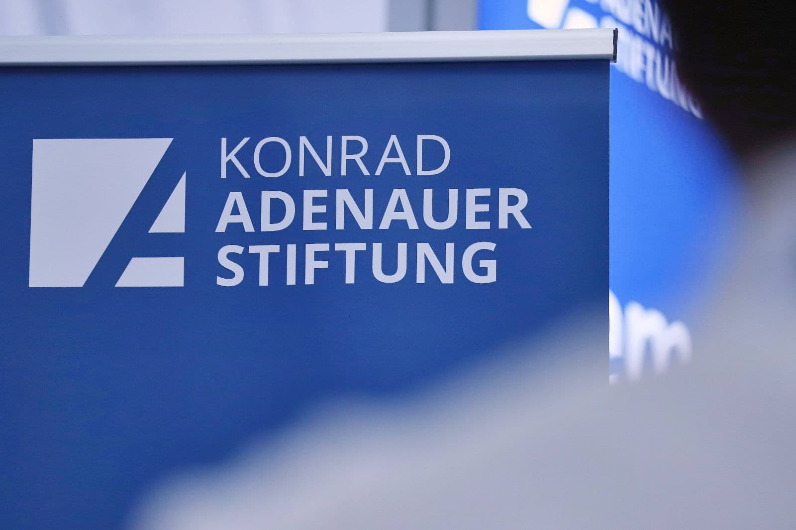 Skurriler Schulterschluss: CDU-nahe Stiftung zitiert Amadeu Antonio Stiftung als Quelle