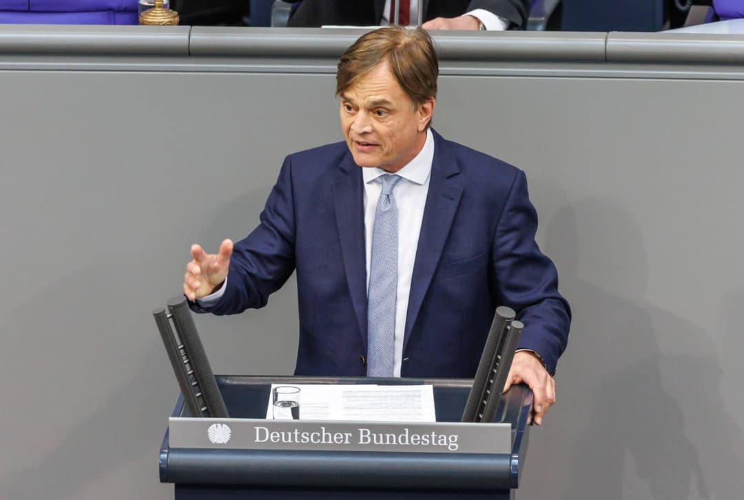 Anbiederung an Union: Baumann bietet Union Unterstützung für Minderheitsregierung an