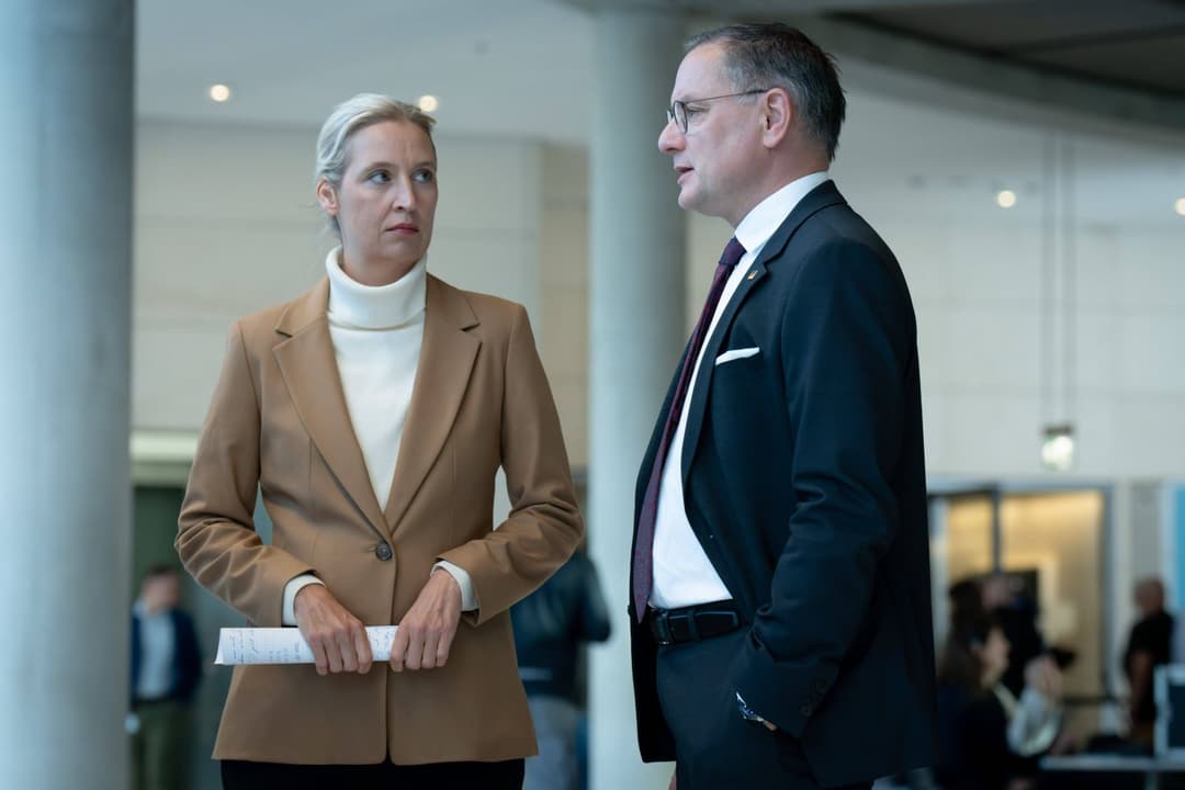 Roter Rausch: CSU greift zur Sowjet-Ästhetik und stellt AfD als „Putins Sprachrohr“ dar