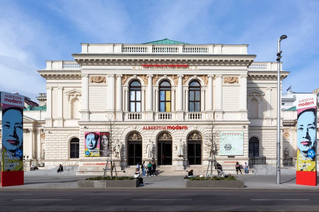 „Skandalöse Verhöhnung“: Wiener Künstlerhaus zeigt Muttergottes als Transfrau