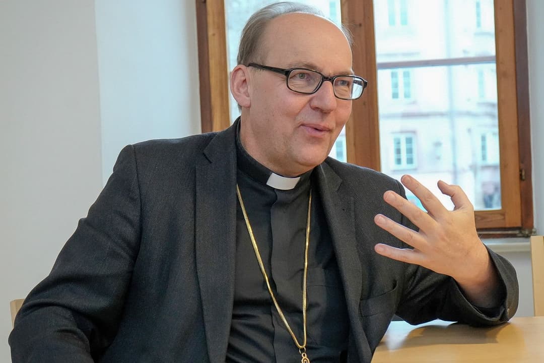 Kirche als moralischer Schild: Innsbrucker Bischof warnt vor „Bashing von NGOs“