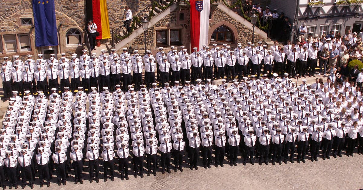 Linker Politologe fordert mehr politische Bildung für Polizisten