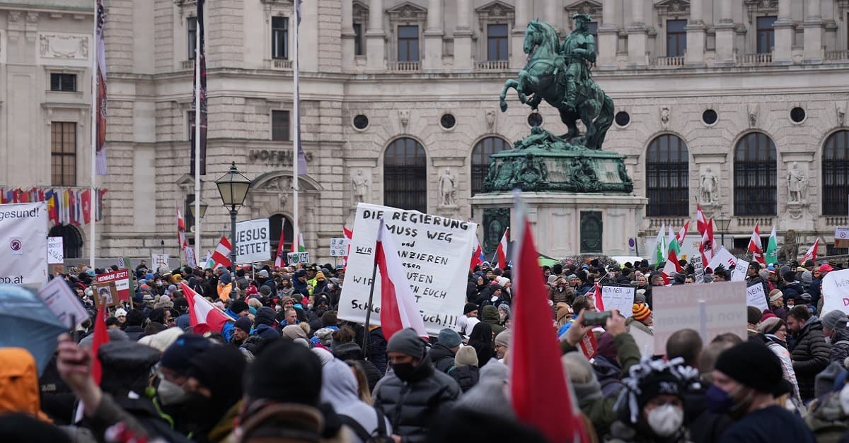 Erneut Zehntausende bei Demo gegen Impfpflicht in Wien