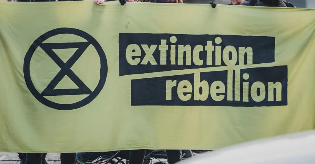 Klima-Extremisten beschmieren Wirtschaftskammer