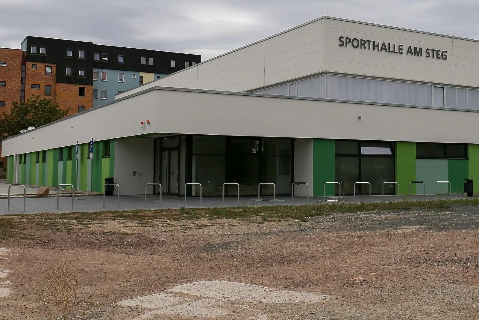 Deutschland: Tanzlokal und Sporthallen werden zu Asylbewerberunterkünften