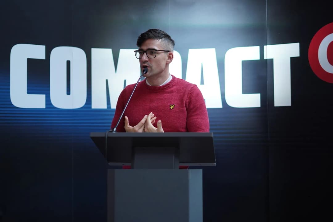 Martin Sellner: „Ami Go Home!“ und „Remigration“ kombinieren