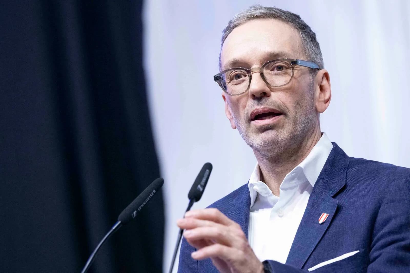 Nationalrats- und Europawahlen: FPÖ führt in Umfragen