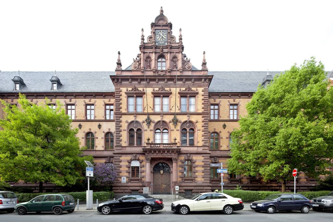 Hoss & Hopf: Urteil zu Transfrau führt zu Zensur von Podcast-Episode