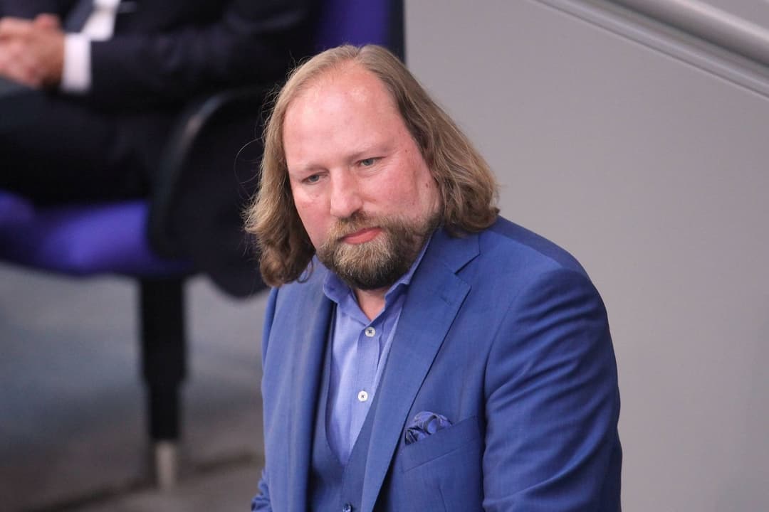 Drohung mit Sperrung von X: Hofreiter fordert härteres „Vorgehen gegen Extremismus“