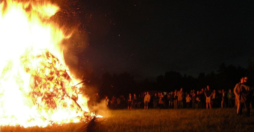 Osterfeuer: Heidnischer Brauch in christlichem Gewand?