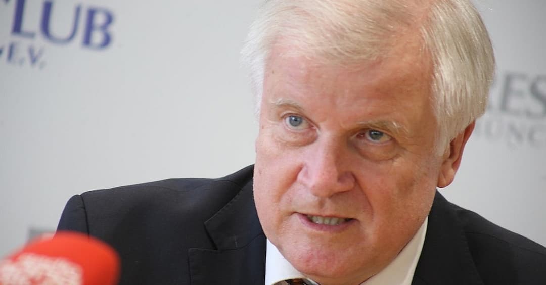 Seehofer will Sicherheitsmaßnahmen an Bahnhöfen verstärken